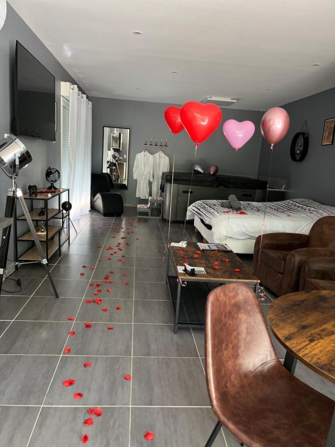 Love Room - La Parenthese Saint-Bauzille-de-la-Sylve Exteriér fotografie